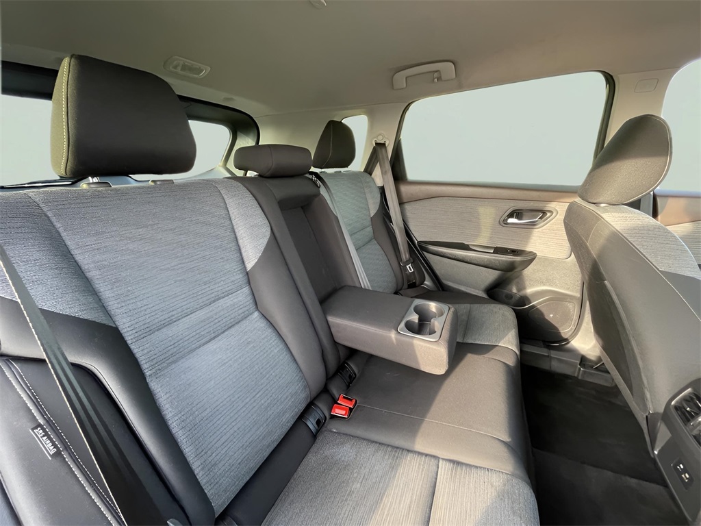 2023 Nissan Rogue SV AWD photo 3