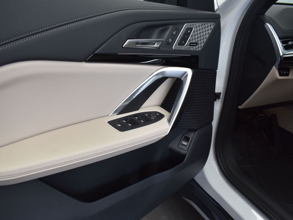 2025 Mineral White Metallic BMW X1 xDrive28i AWD SUV