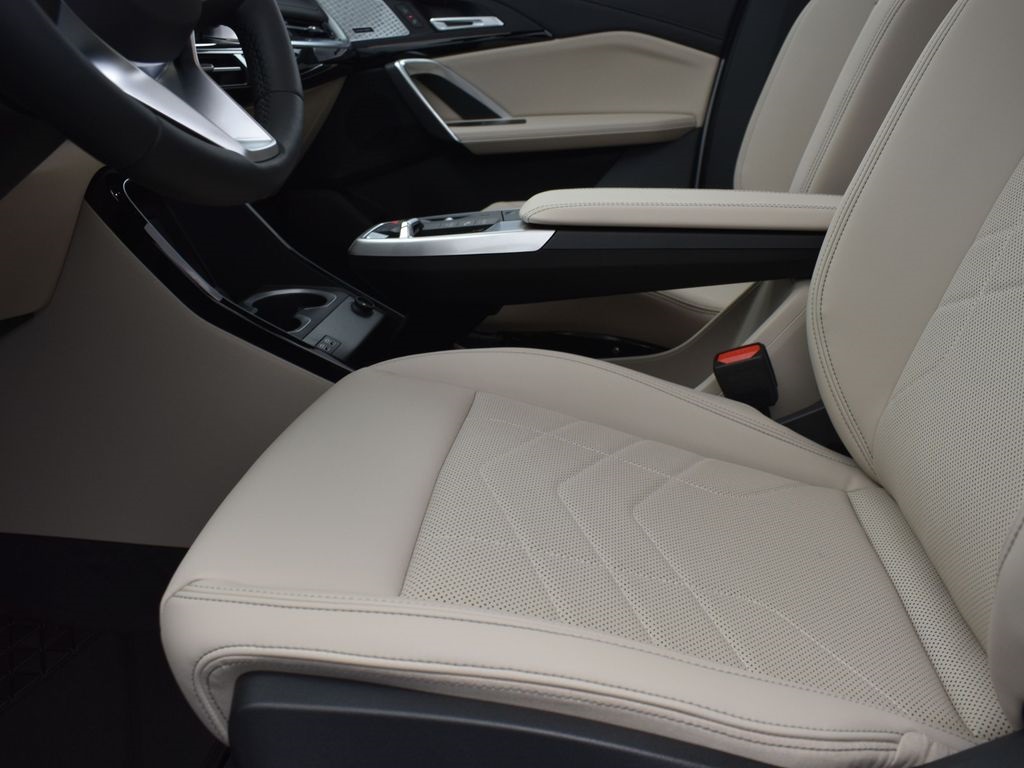 2025 Mineral White Metallic BMW X1 xDrive28i AWD SUV