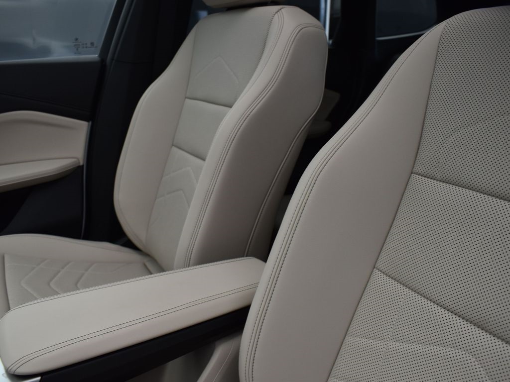 2025 Mineral White Metallic BMW X1 xDrive28i AWD SUV