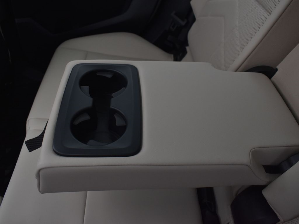 2025 Mineral White Metallic BMW X1 xDrive28i AWD SUV