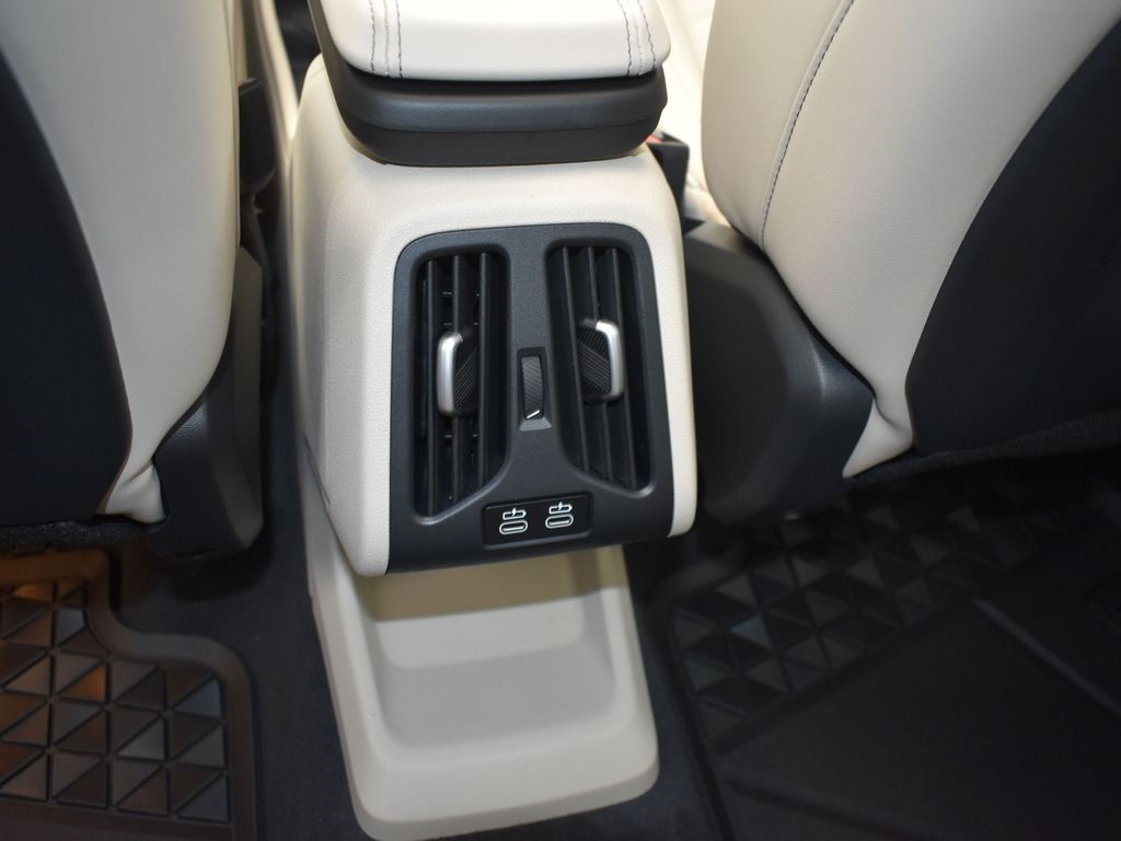 2025 Mineral White Metallic BMW X1 xDrive28i AWD SUV