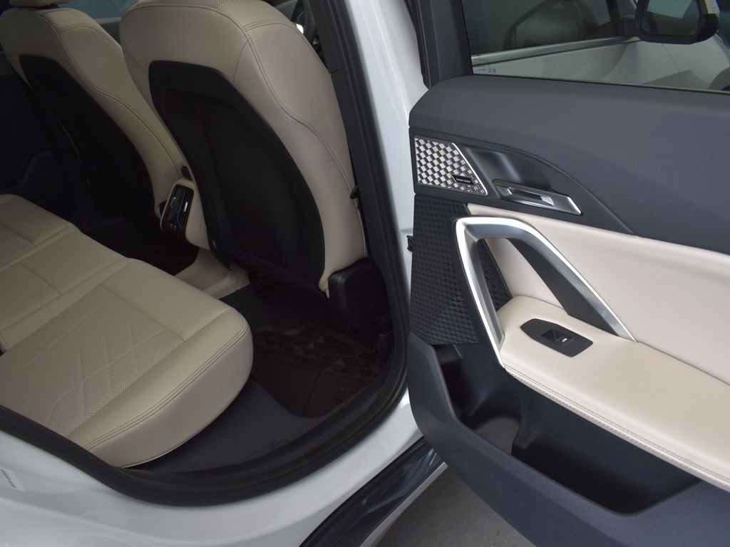 2025 Mineral White Metallic BMW X1 xDrive28i AWD SUV