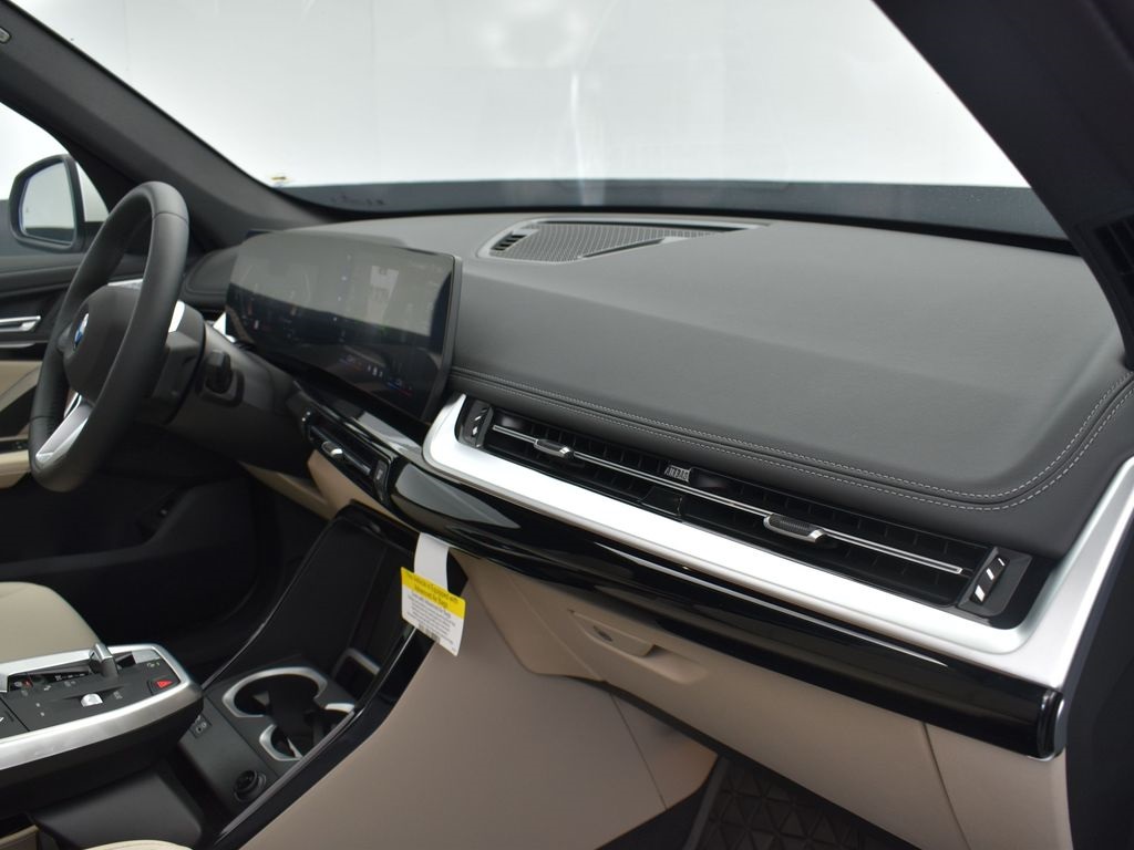 2025 Mineral White Metallic BMW X1 xDrive28i AWD SUV