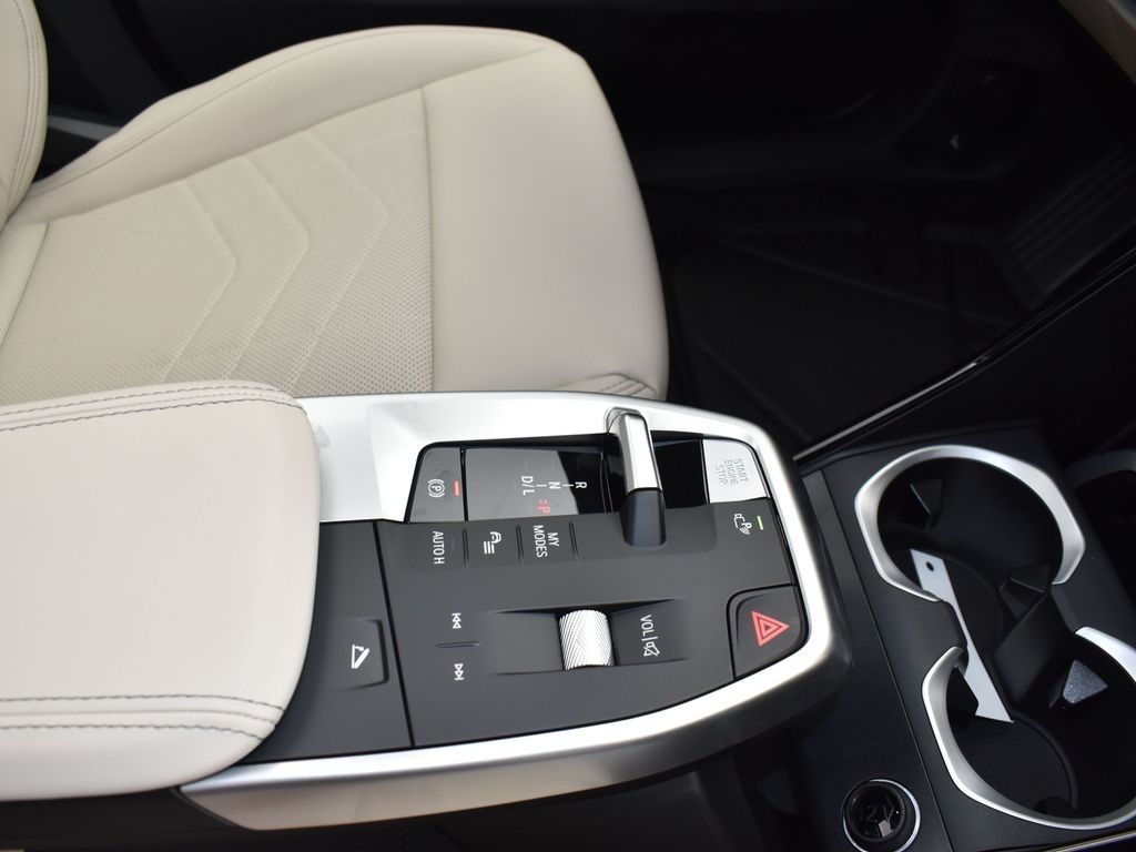 2025 Mineral White Metallic BMW X1 xDrive28i AWD SUV