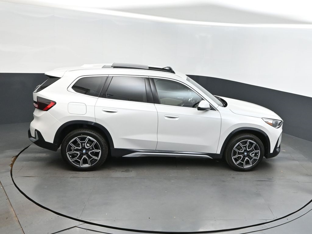 2025 Mineral White Metallic BMW X1 xDrive28i AWD SUV