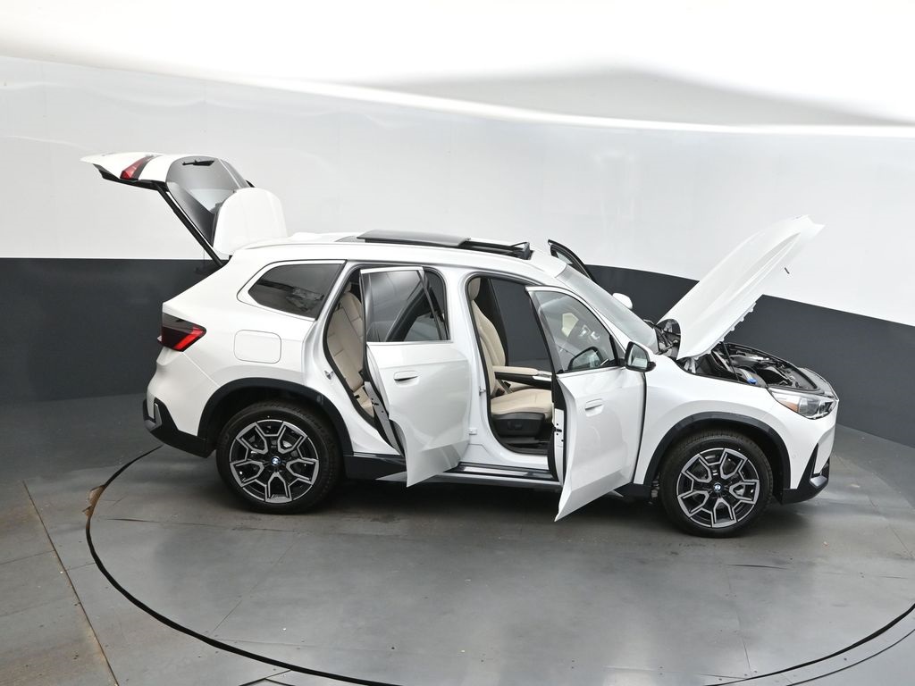 2025 Mineral White Metallic BMW X1 xDrive28i AWD SUV