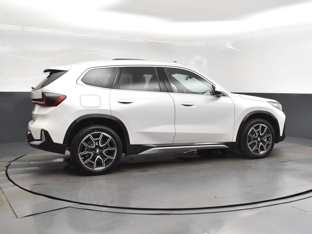 2025 Mineral White Metallic BMW X1 xDrive28i AWD SUV