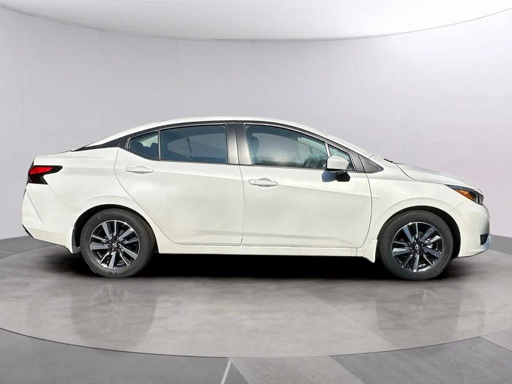 2025 Nissan Versa 1.6 SV photo 3