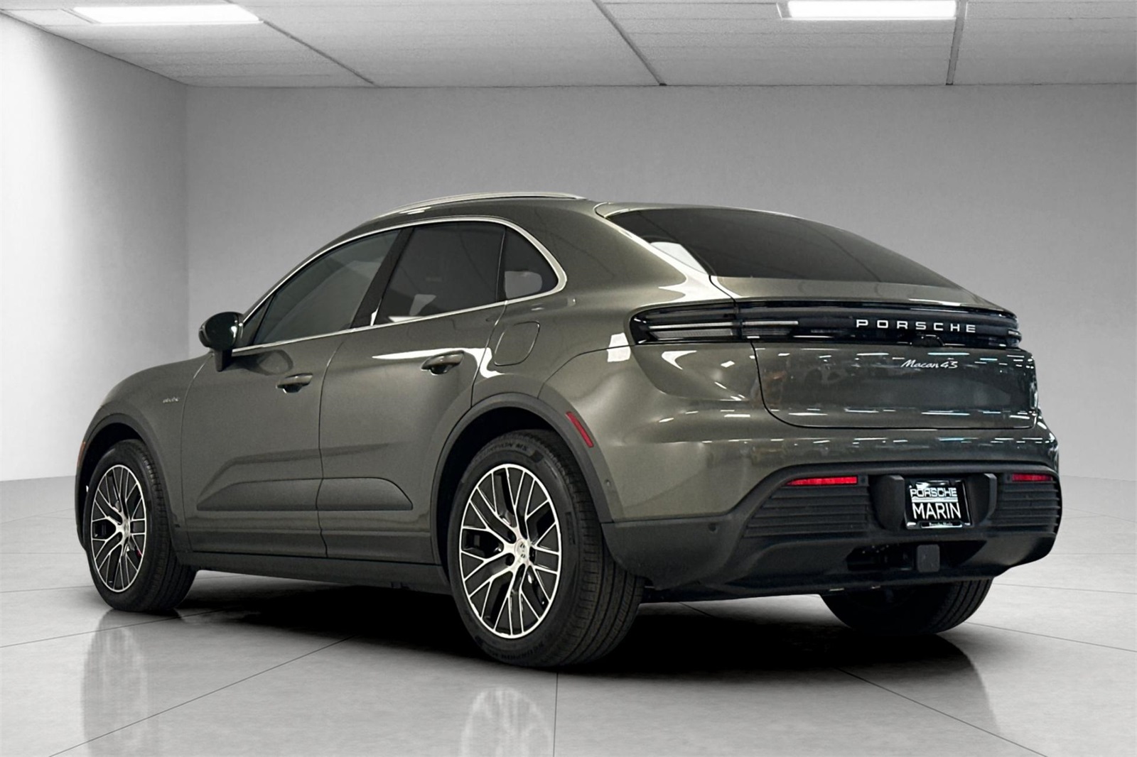 2025 Porsche Macan Electric photo 3