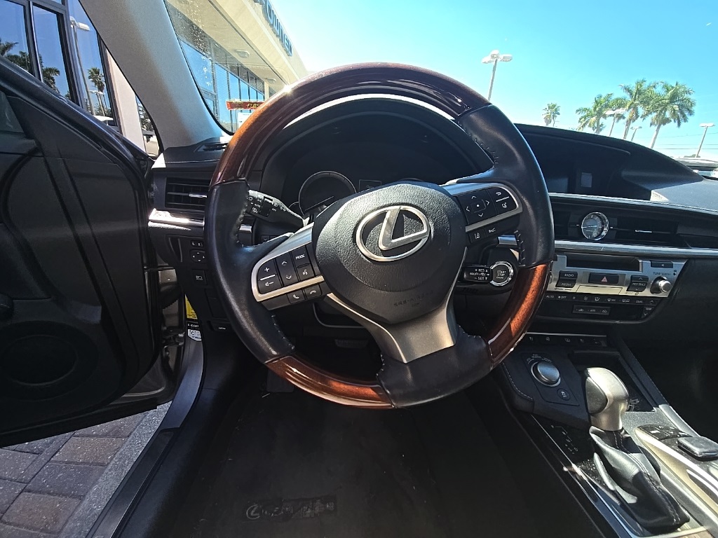 2018 Lexus ES 350 photo 16