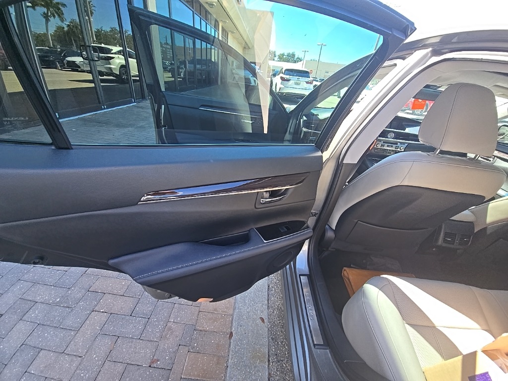 2018 Lexus ES 350 photo 19