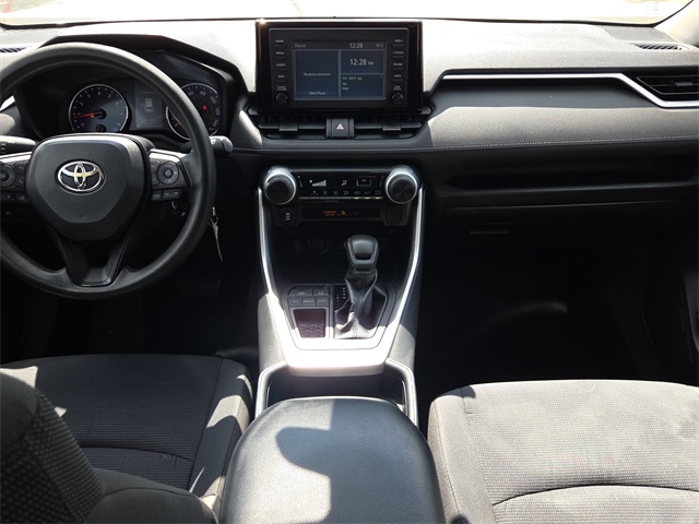 2019 Toyota RAV4 LE photo 9