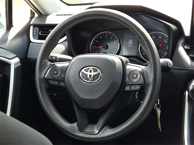 2019 Toyota RAV4 LE photo 11