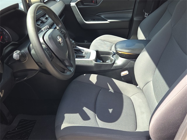 2019 Toyota RAV4 LE photo 15