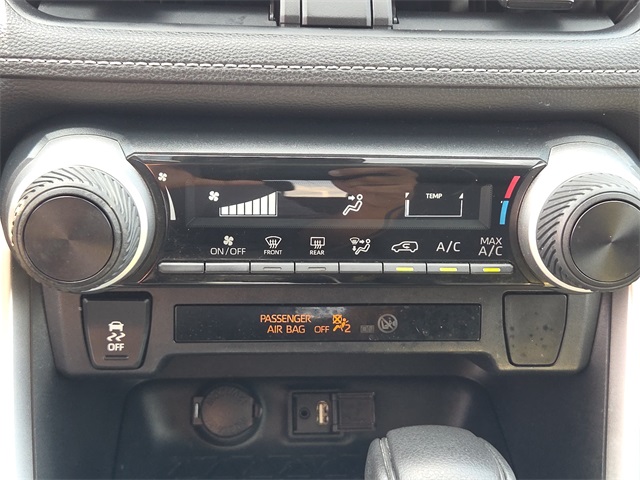 2019 Toyota RAV4 LE photo 19