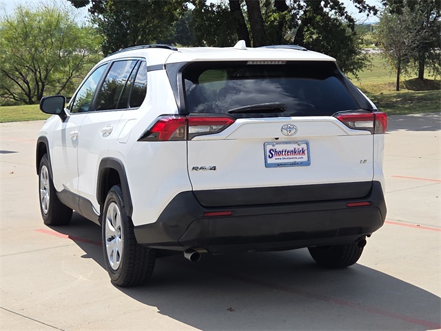 2019 Toyota RAV4 LE photo 5