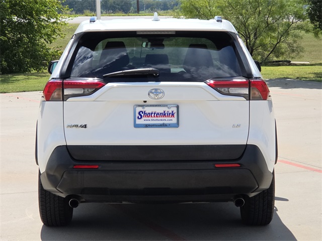 2019 Toyota RAV4 LE photo 6