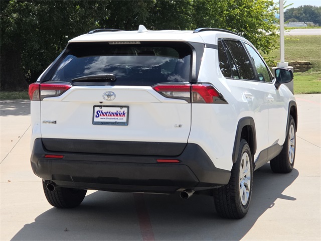 2019 Toyota RAV4 LE photo 7