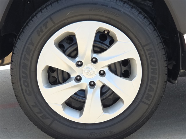 2019 Toyota RAV4 LE photo 8