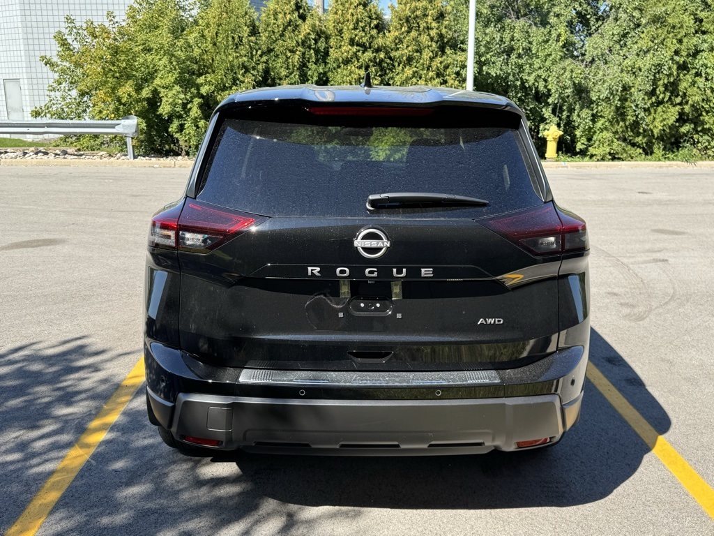 2026 Nissan Rogue SV photo 4