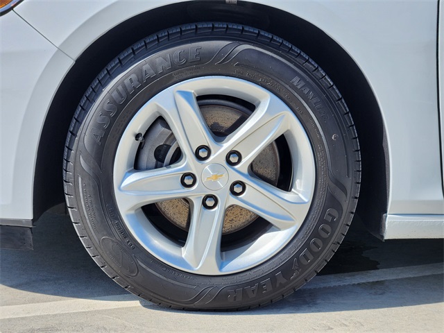 2024 Summit White Chevrolet Malibu LT FWD Sedan