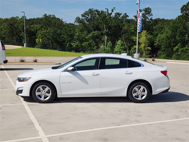 2024 Summit White Chevrolet Malibu LT FWD Sedan