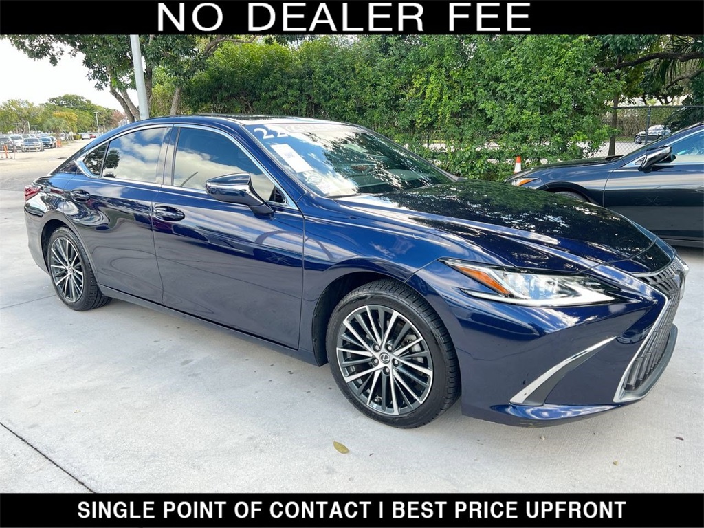 2022 Lexus ES 350's photo