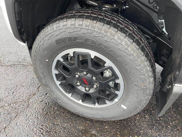 2025 Toyota Tacoma TRD Off-Road Double Cab photo 9
