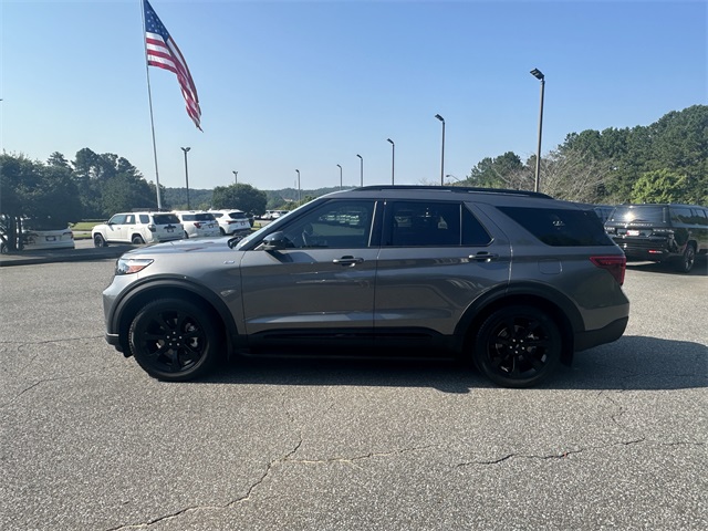 2024 Ford Explorer ST-Line photo 2
