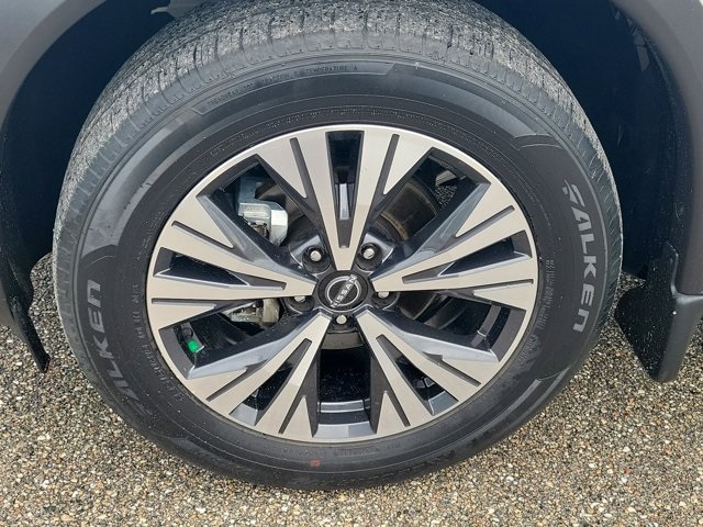 2023 Pearl White Tricoat Nissan Rogue SV FWD SUV