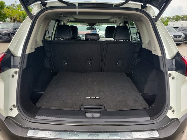 2023 Pearl White Tricoat Nissan Rogue SV FWD SUV