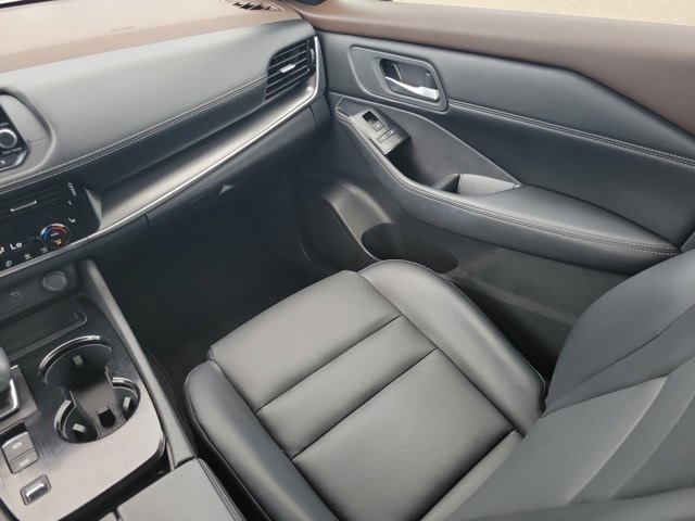 2023 Pearl White Tricoat Nissan Rogue SV FWD SUV