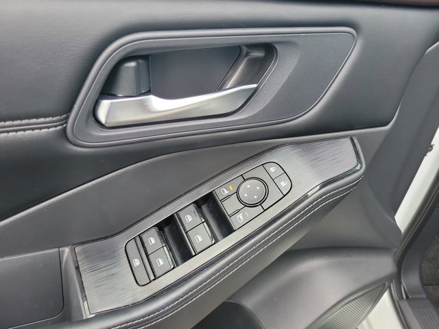 2023 Pearl White Tricoat Nissan Rogue SV FWD SUV