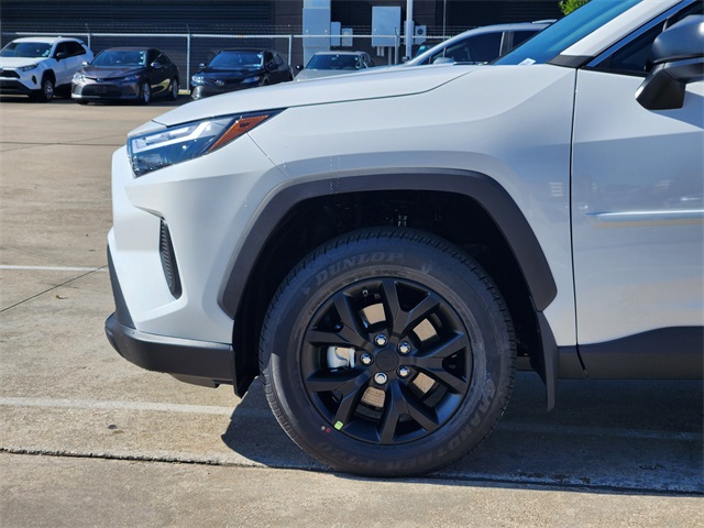 2025 Toyota RAV4 LE photo 3