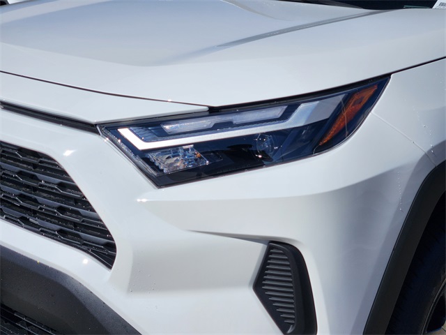 2025 Toyota RAV4 LE photo 4