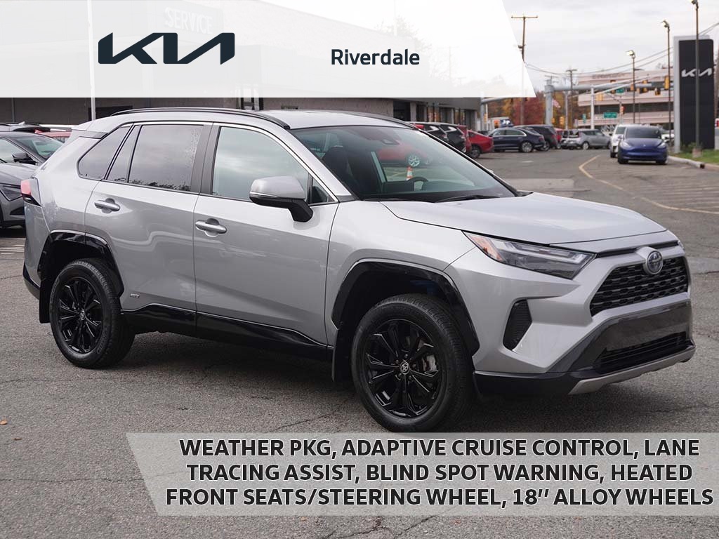 2024 Toyota RAV4 SE's photo