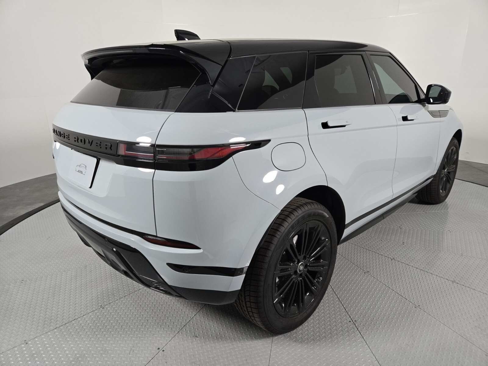 2025 Land Rover Range Rover Evoque Dynamic SE photo 2
