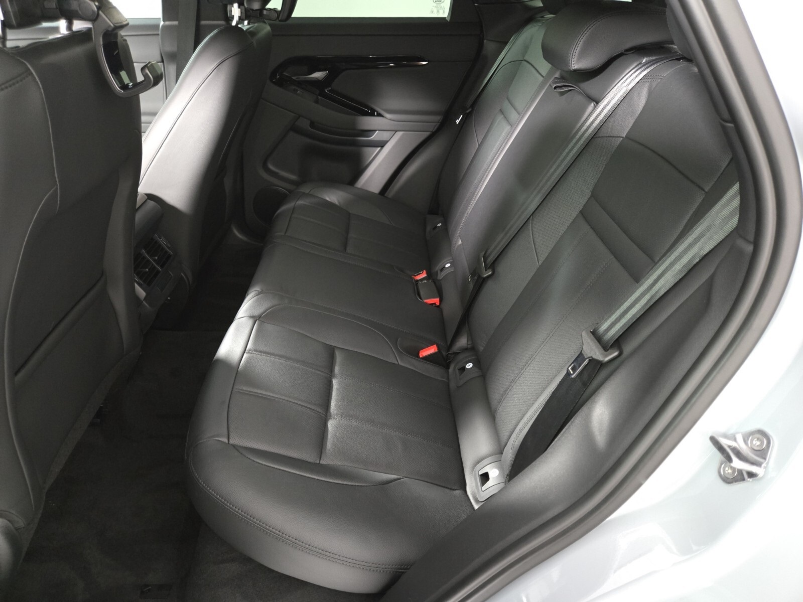 2025 Land Rover Range Rover Evoque Dynamic SE photo 4