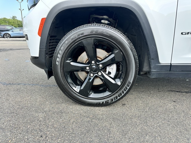 2023 Bright White Clearcoat Jeep Grand Cherokee L Altitude 4X4 SUV