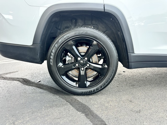 2023 Bright White Clearcoat Jeep Grand Cherokee L Altitude 4X4 SUV