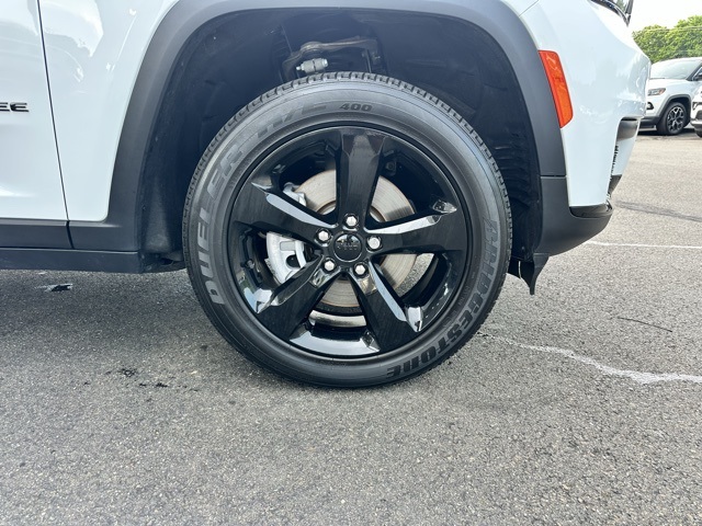 2023 Bright White Clearcoat Jeep Grand Cherokee L Altitude 4X4 SUV