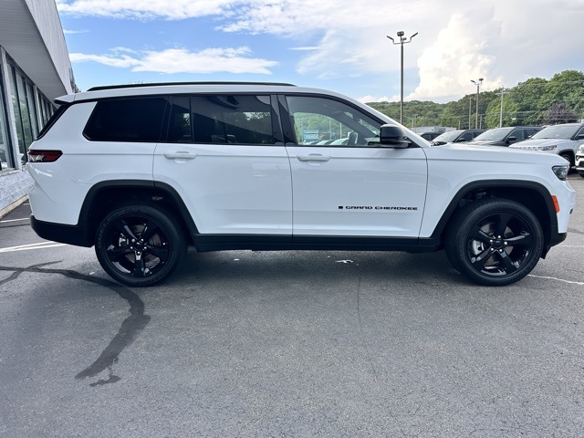 2023 Bright White Clearcoat Jeep Grand Cherokee L Altitude 4X4 SUV