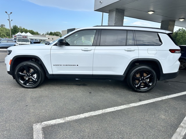 2023 Bright White Clearcoat Jeep Grand Cherokee L Altitude 4X4 SUV