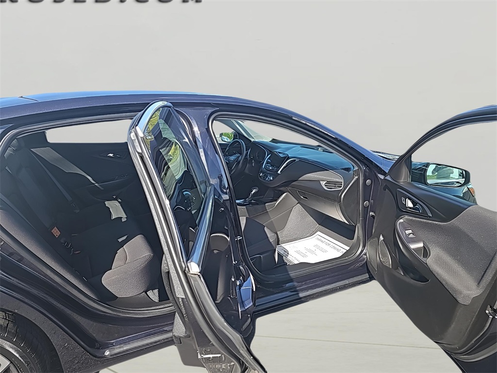 2022 Chevrolet Malibu 1LT photo 2