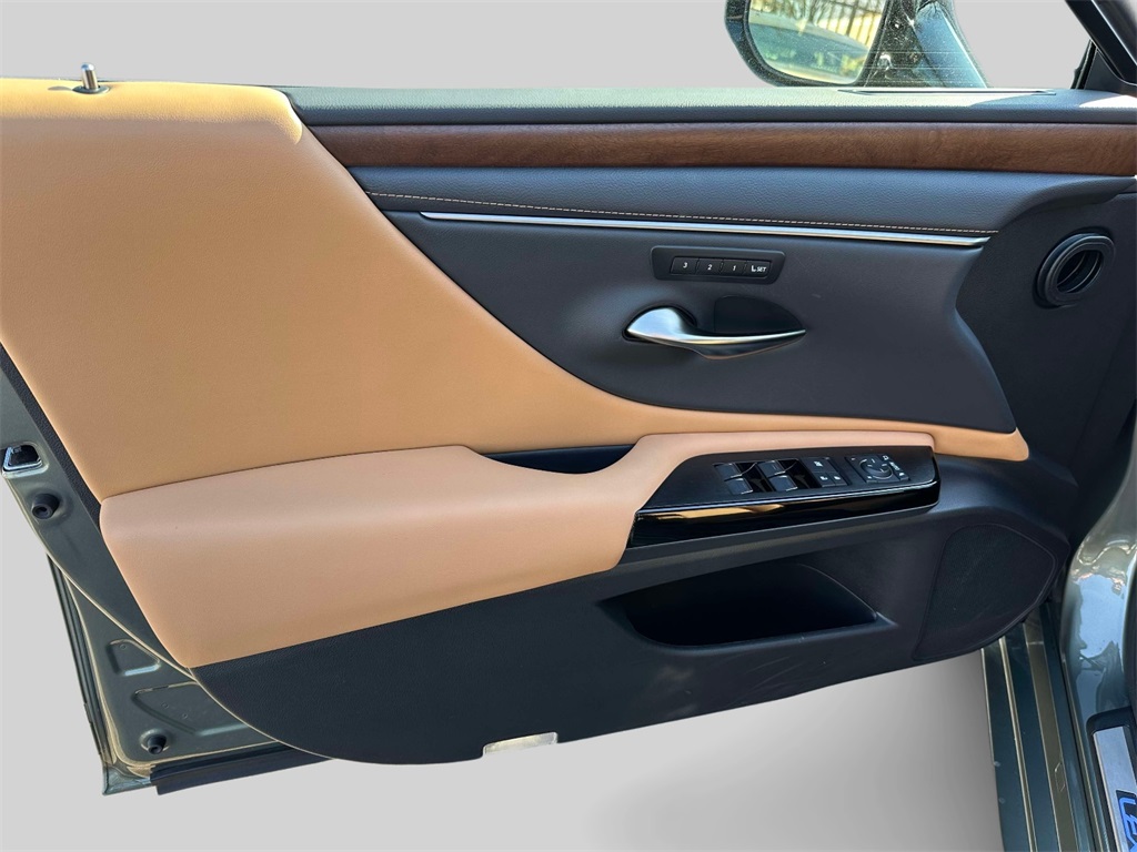 used 2025 Lexus ES car, priced at $44,995