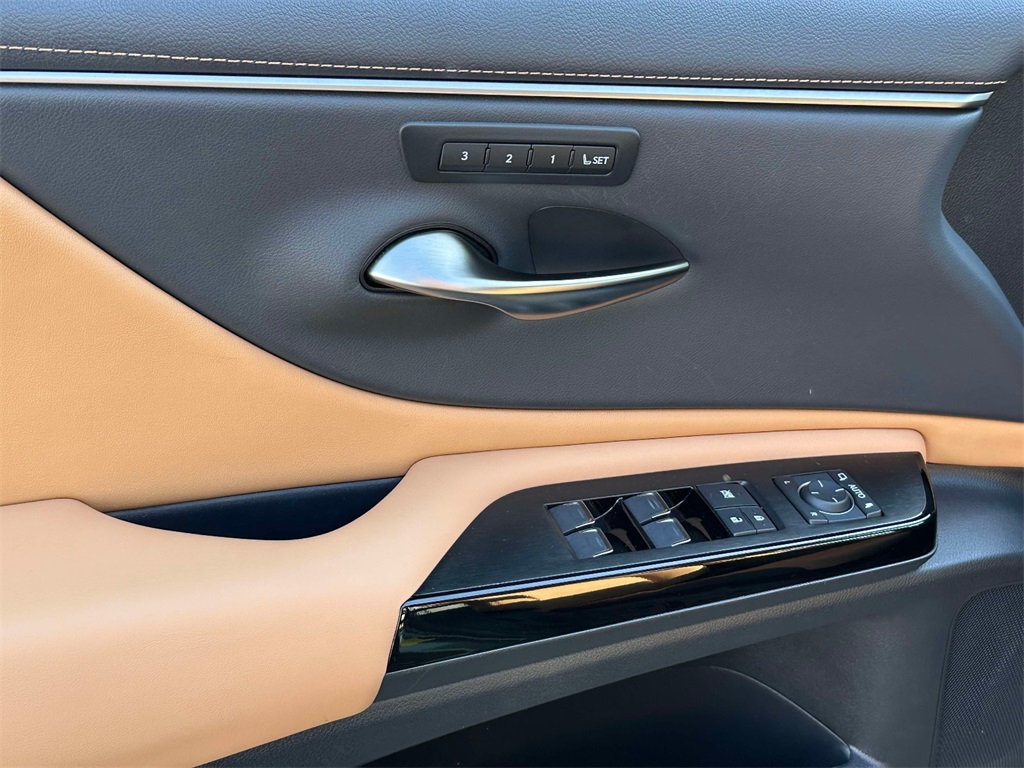 used 2025 Lexus ES car, priced at $44,995