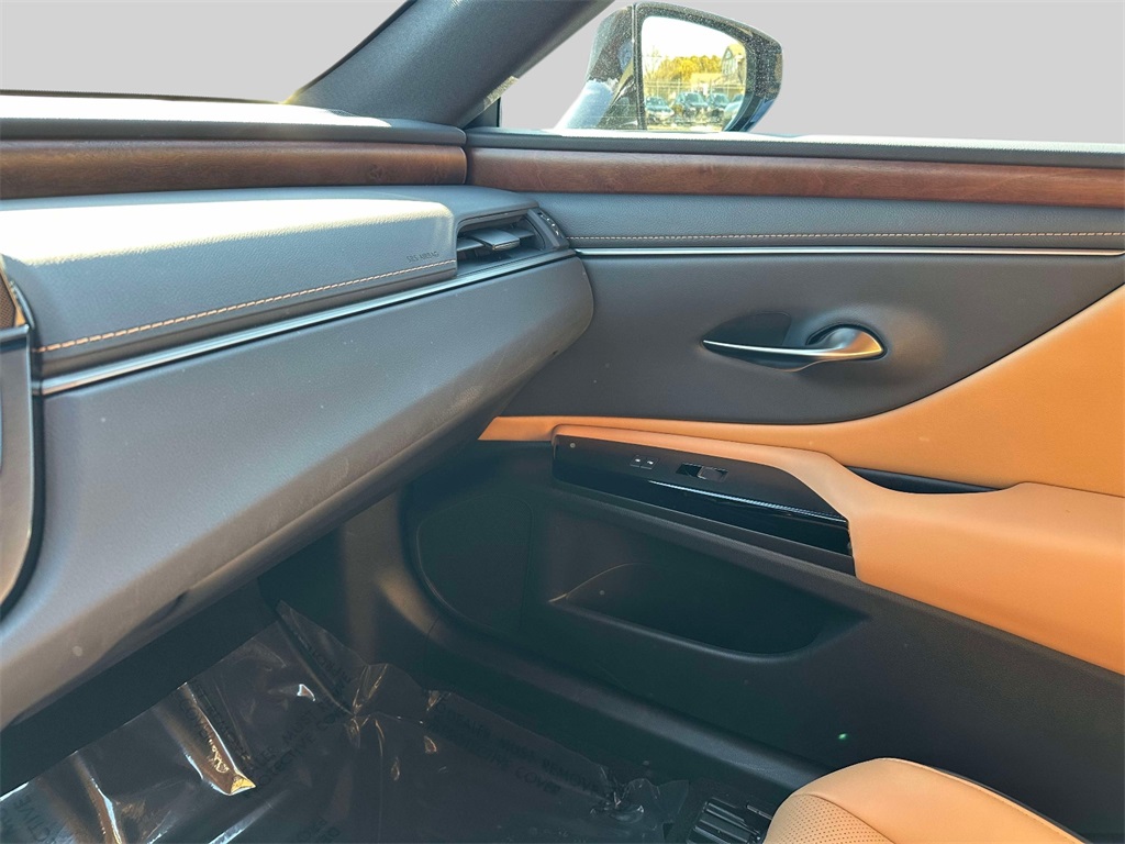 used 2025 Lexus ES car, priced at $44,995