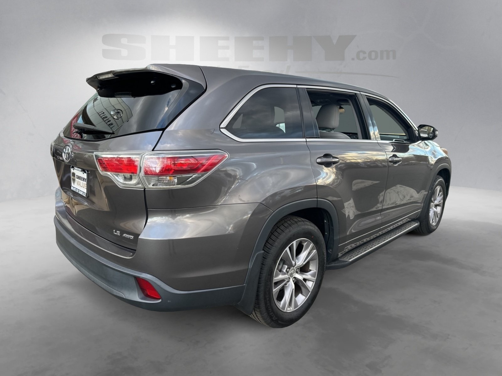 2015 Toyota Highlander LE Plus photo 4