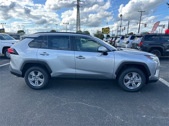 2025 Toyota RAV4 Hybrid XLE photo 2